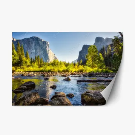 Sticker repositionnable vallée montagneuse au bord de l'eau baignée de lumière – Wallnifity®