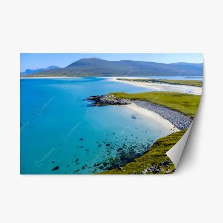 Sticker repositionnable plage sauvage aux eaux turquoise et falaises verdoyantes – Wallnifity®