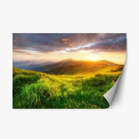 Sticker repositionnable aube dorée dans la vallée montagneuse – Wallnifity®