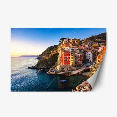 Sticker repositionnable Riomaggiore au crépuscule : paysage côtier coloré – Wallnifity®