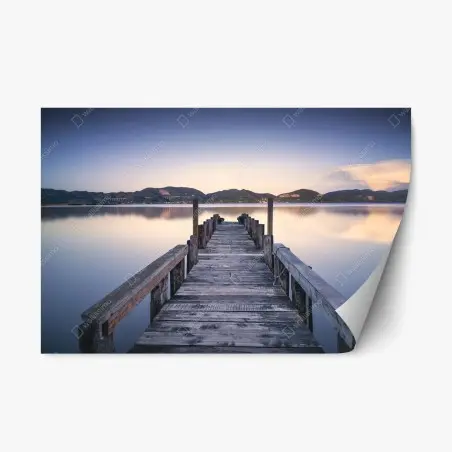 Sticker repositionnable jetée en bois au crépuscule à Massaciuccoli – Wallnifity®
