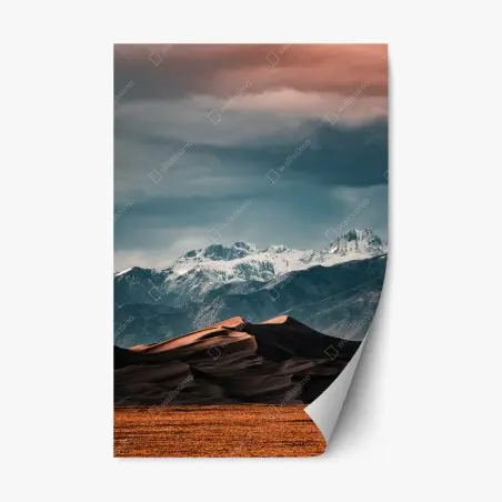 Sticker repositionnable contraste saisissant entre dunes et montagnes enneigées – Wallnifity®