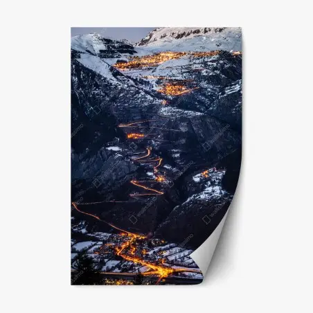 Sticker repositionnable nuit à Alpe d'Huez : la route aux virages lumineux – Wallnifity®