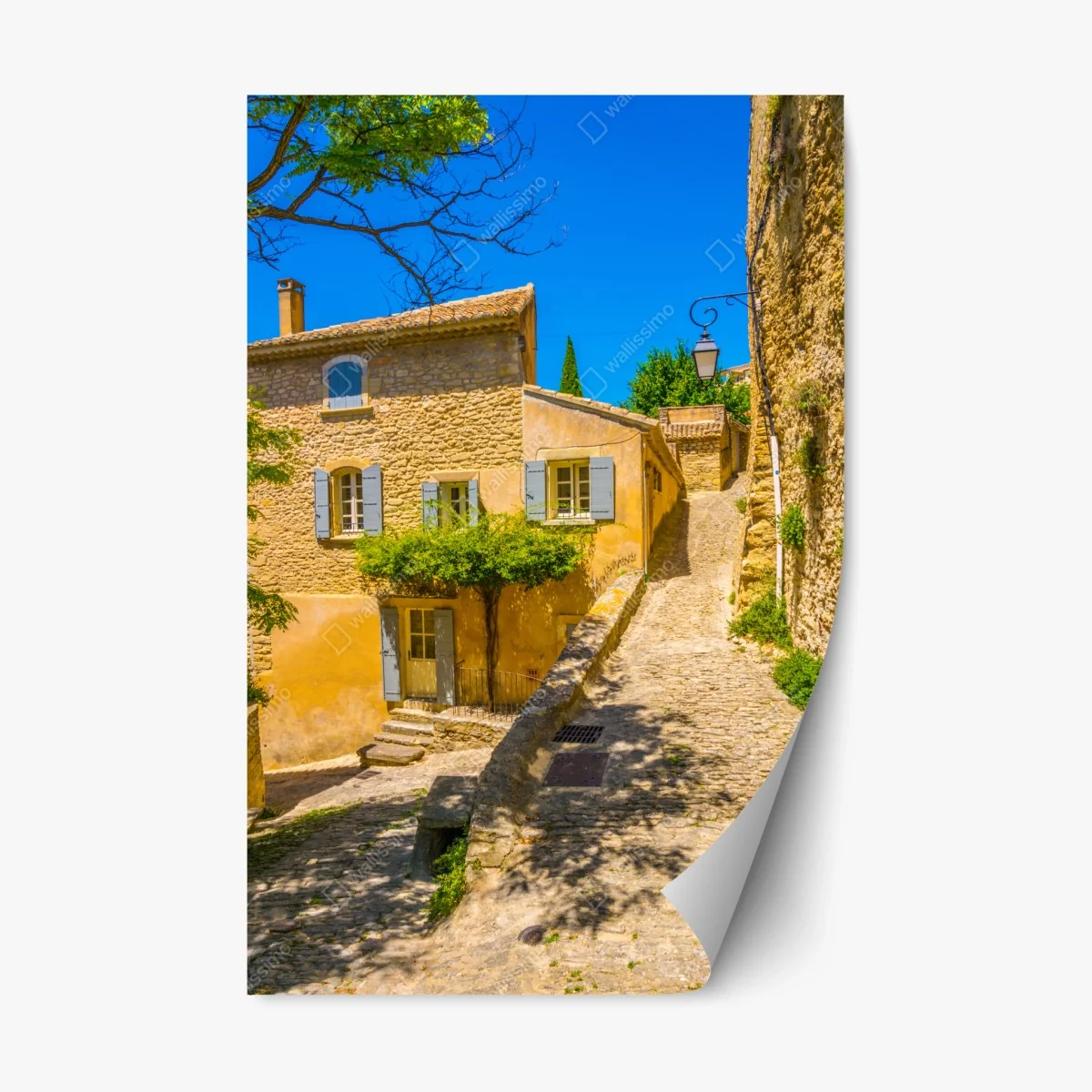 Sticker repositionnable ruelle provençale ensoleillée – Wallnifity® Sticker repositionnable ruelle provençale ensoleillée – Wallnifity®