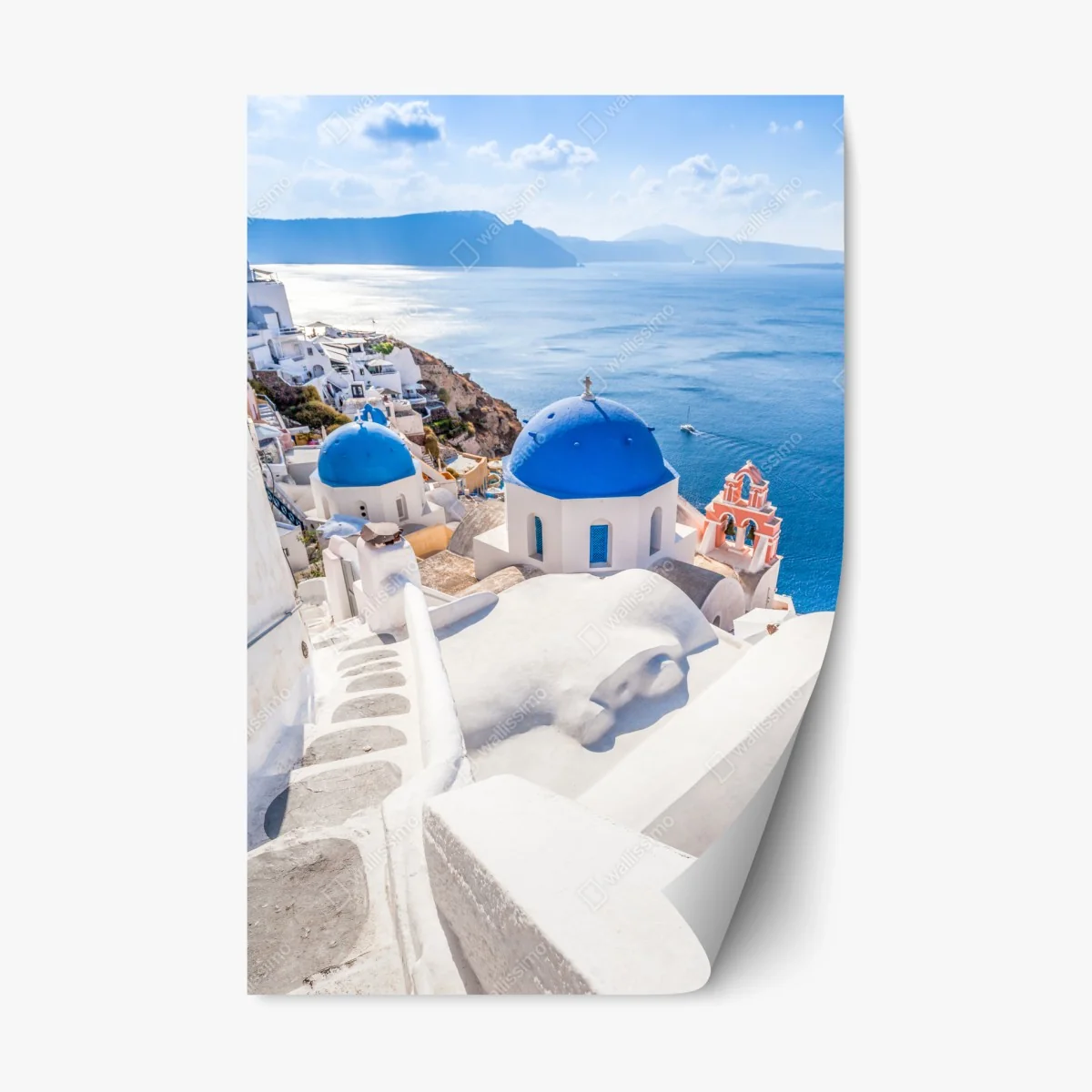 Sticker repositionnable paysage côtier de Santorin aux dômes bleus – Wallnifity® Sticker repositionnable paysage côtier de Santorin aux dômes bleus – Wallnifity®