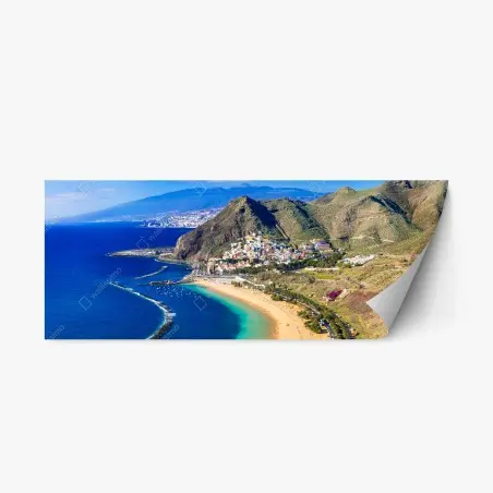 Sticker repositionnable plage dorée de Tenerife au pied des montagnes – Wallnifity®
