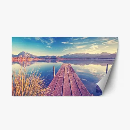 Sticker repositionnable jetée en bois vers un lac montagneux – Wallnifity®