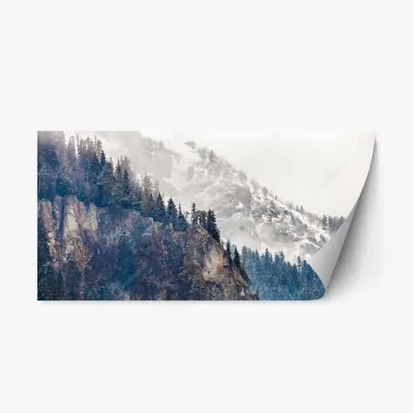 Sticker repositionnable falaise enneigée et forêt de pins – Wallnifity®
