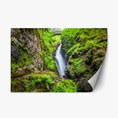 Sticker repositionnable cascade secrète sous le pont en pierre – Wallnifity®