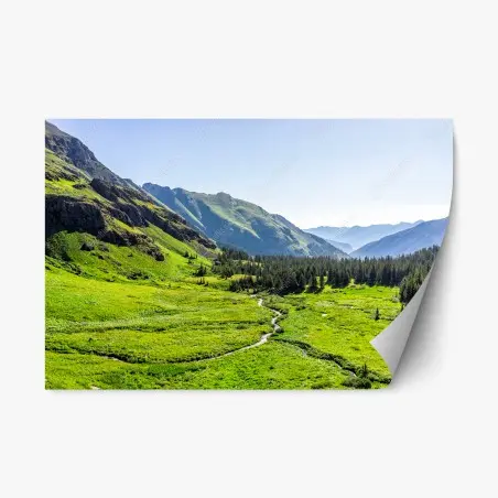 Sticker repositionnable vallée alpine verdoyante au ruisseau sinueux – Wallnifity®