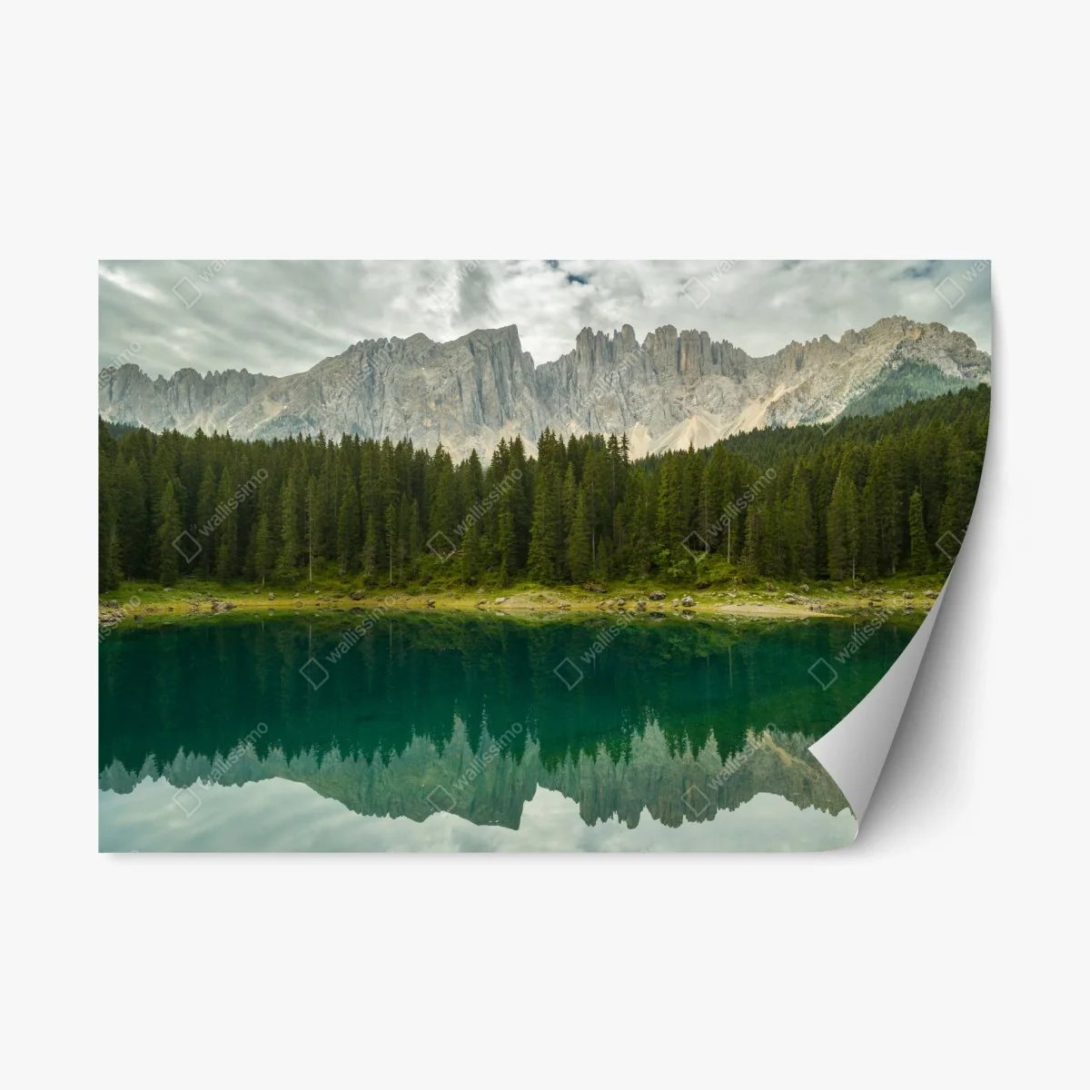 Sticker repositionnable reflet des Dolomites sur le Lago di Carezza – Wallnifity® Sticker repositionnable reflet des Dolomites sur le Lago di Carezza – Wallnifity®