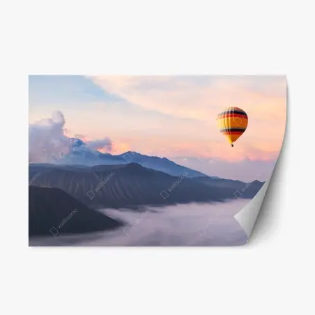 Sticker repositionnable montgolfière au-dessus des montagnes embrumées – Wallnifity®