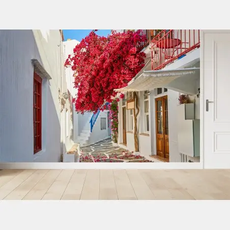 Papier peint ruelle méditerranéenne aux bougainvilliers éclatants – Wallnifity®