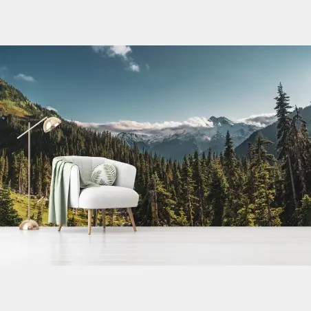 Papier peint paysage alpin: montagnes enneigées et forêt – Wallnifity®