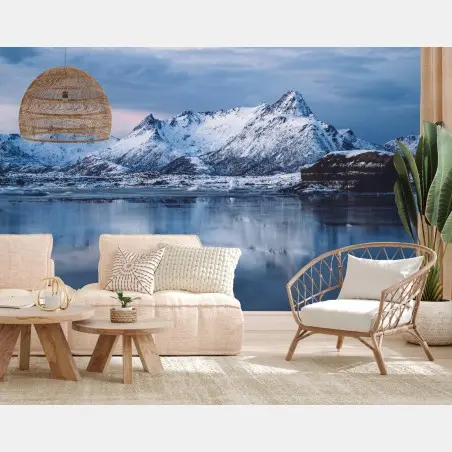 Papier peint paysage polaire tranquille avec reflet montagneux – Wallnifity®