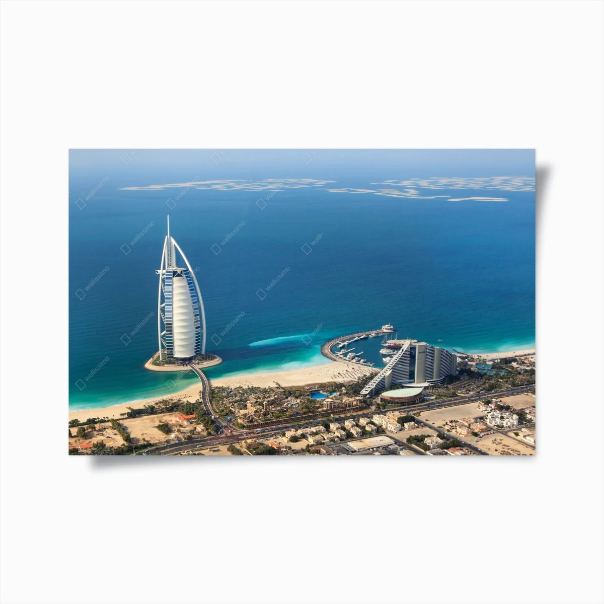 Poster vue aérienne du Burj Al Arab sur la côte de Dubaï – Wallnifity® Poster vue aérienne du Burj Al Arab sur la côte de Dubaï – Wallnifity®