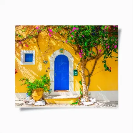 Poster porte bleue d'Assos sur façade jaune – Wallnifity®