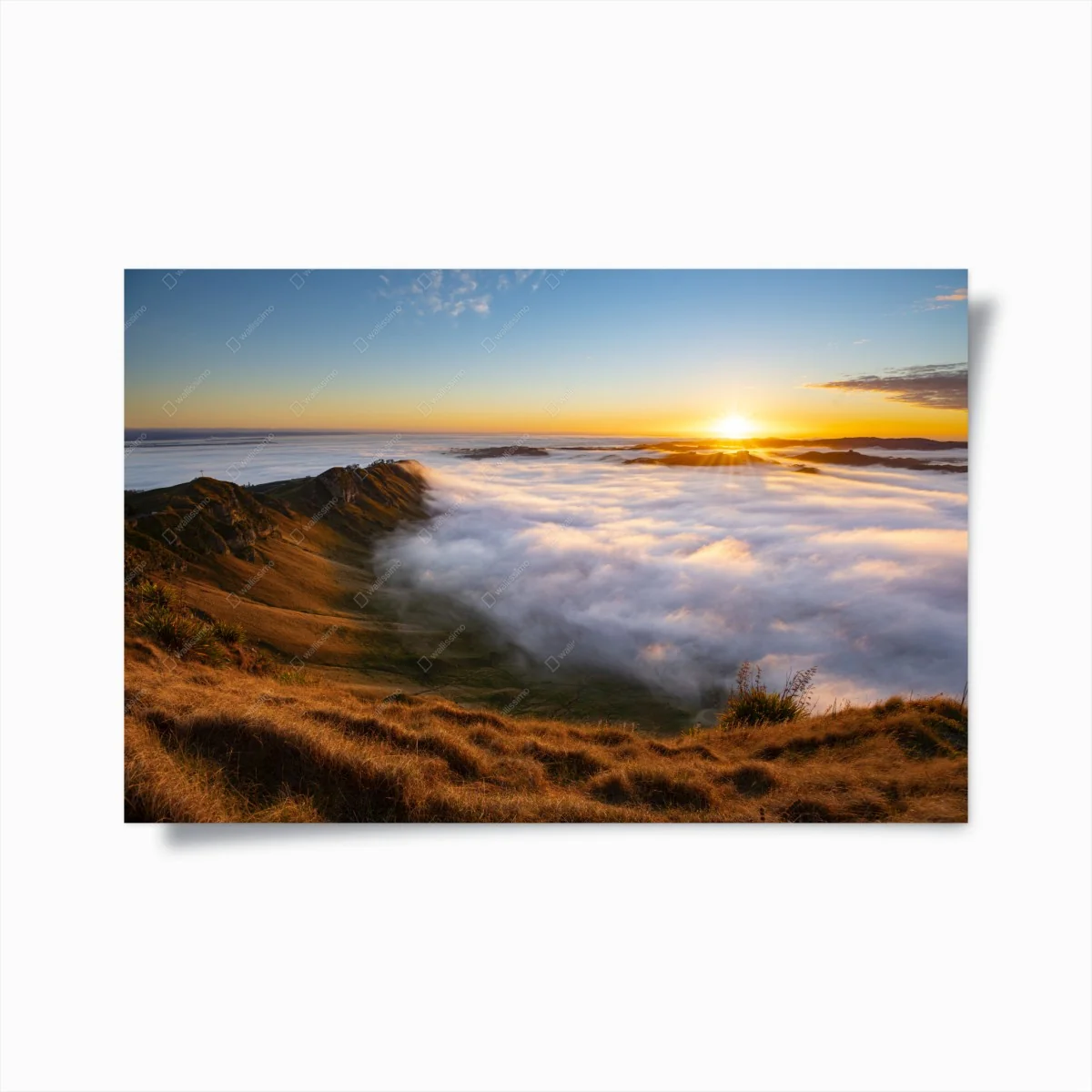 Poster aube dorée au-dessus d'une mer de nuages – Wallnifity® Poster aube dorée au-dessus d'une mer de nuages – Wallnifity®