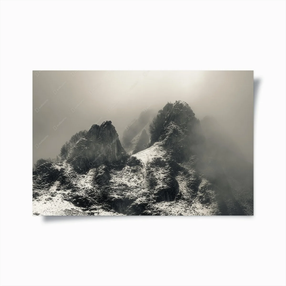 Poster paysage alpin brumeux en noir et blanc – Wallnifity® Poster paysage alpin brumeux en noir et blanc – Wallnifity®