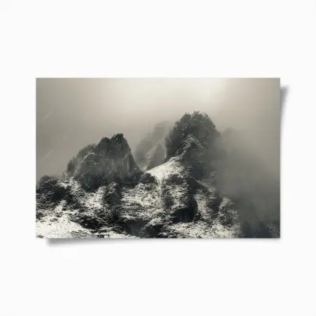 Poster paysage alpin brumeux en noir et blanc – Wallnifity®