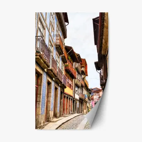 Sticker repositionnable ruelle pittoresque aux façades colorées – Wallnifity®