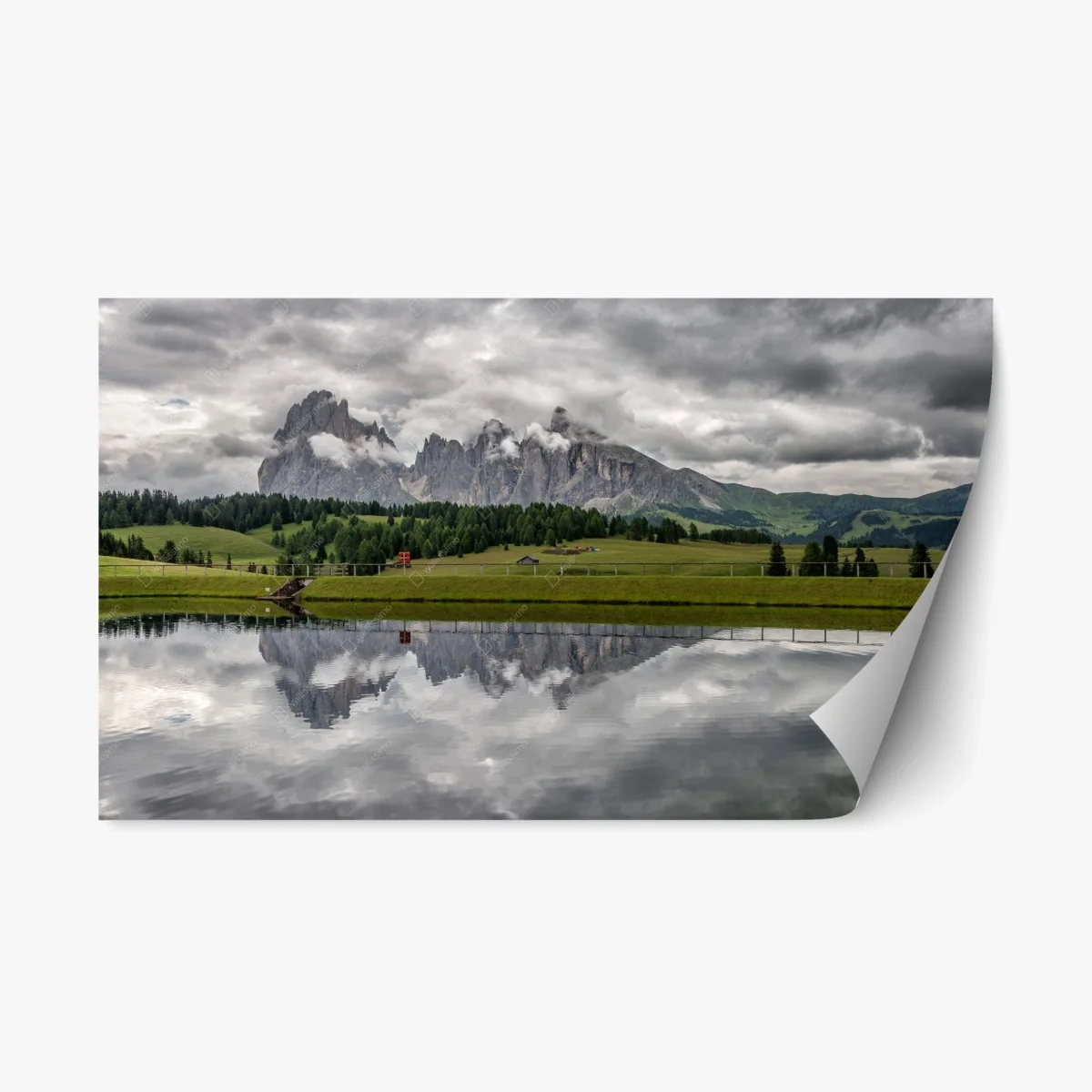 Sticker repositionnable paysage brumeux des Dolomites à Alpe di Siusi – Wallnifity® Sticker repositionnable paysage brumeux des Dolomites à Alpe di Siusi – Wallnifity®