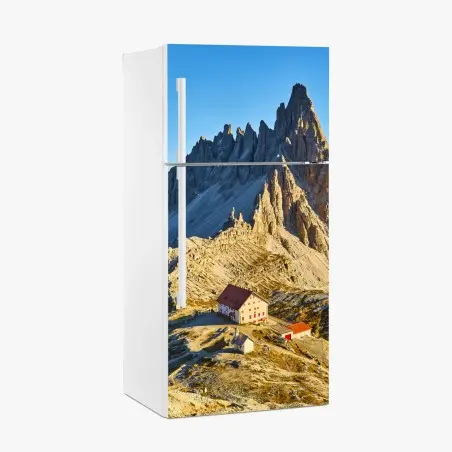 Sticker pour réfrigérateur refuge au pied des pics rocheux dans les Dolomites – Wallnifity®