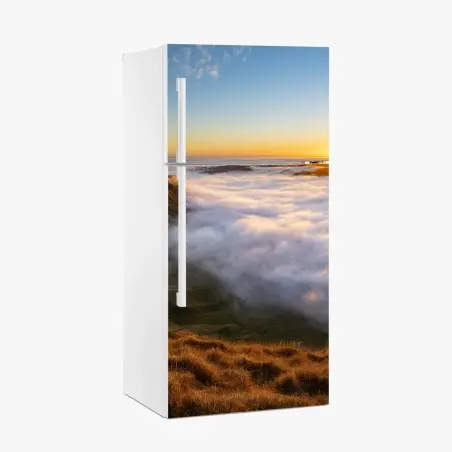 Sticker pour réfrigérateur aube dorée au-dessus d'une mer de nuages – Wallnifity®