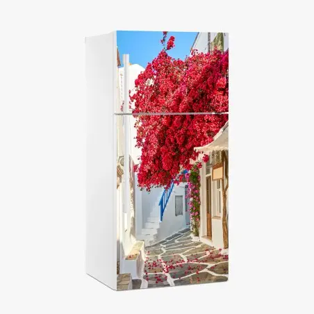 Sticker pour réfrigérateur ruelle méditerranéenne aux bougainvilliers éclatants – Wallnifity®