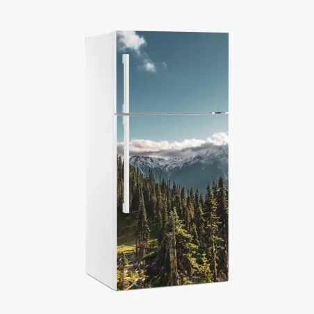 Sticker pour réfrigérateur paysage alpin: montagnes enneigées et forêt – Wallnifity®