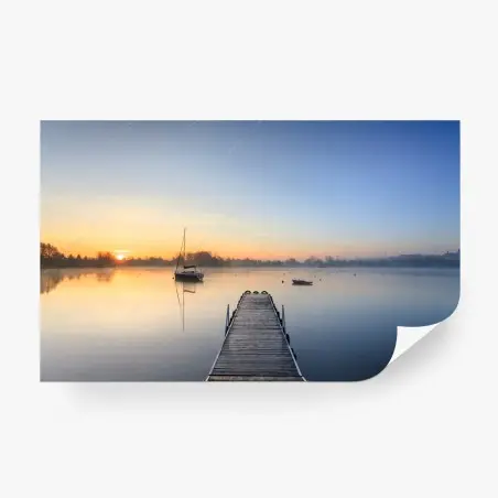 Papier peint jetée tranquille au lever du soleil sur le lac – Wallnifity®