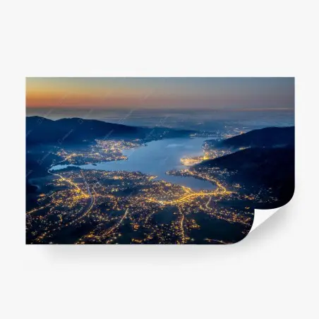 Papier peint panorama nocturne du lac illuminé – Wallnifity®