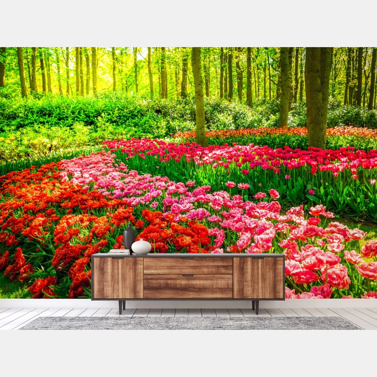 Papier peint champ de tulipes colorées en sous-bois – Wallnifity® Papier peint champ de tulipes colorées en sous-bois – Wallnifity®