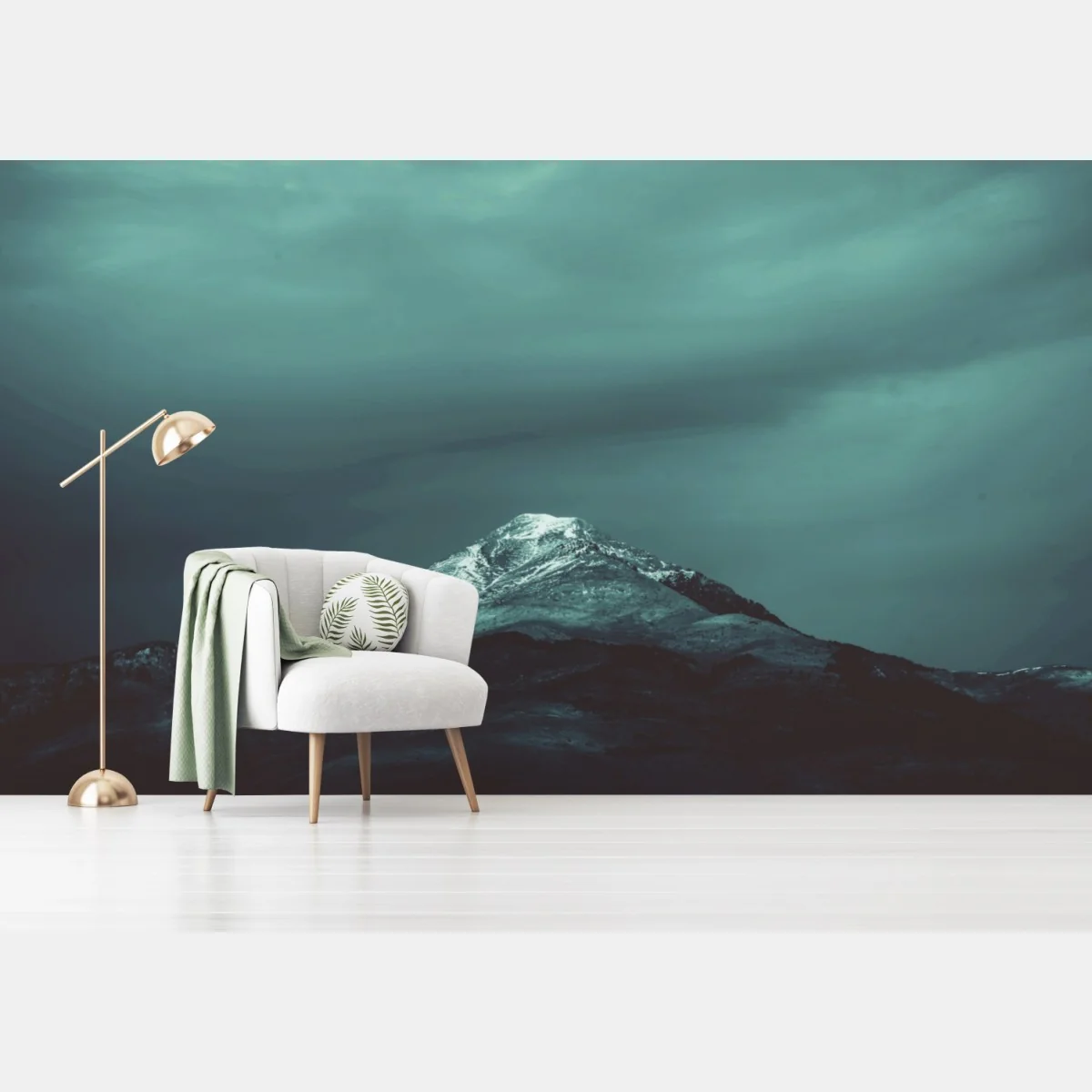Papier peint sommet enneigé sous ciel dramatique – Wallnifity® Papier peint sommet enneigé sous ciel dramatique – Wallnifity®
