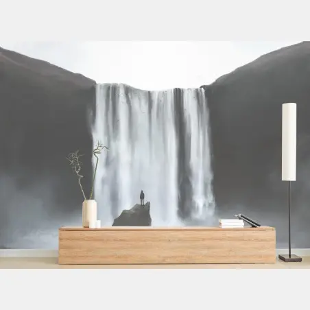 Papier peint silhouette face à une cascade monumentale – Wallnifity®
