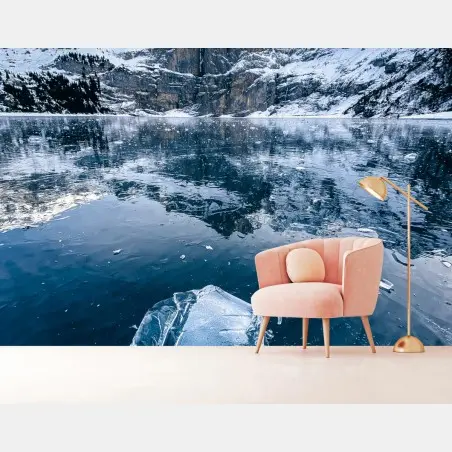 Papier peint bloc de glace sur le lac gelé d'Oeschinensee, reflet des Blümlisalp – Wallnifity®
