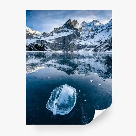 Papier peint bloc de glace sur le lac gelé d'Oeschinensee, reflet des Blümlisalp – Wallnifity®