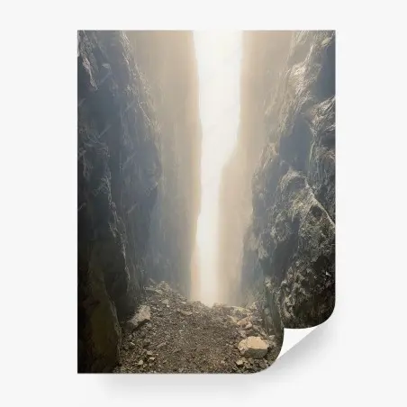 Papier peint passage lumineux entre falaises – Wallnifity®