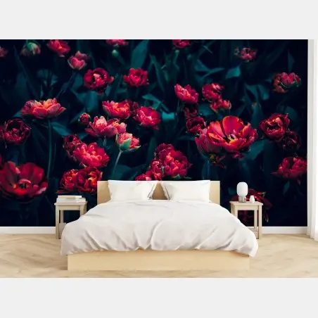 Papier peint élégance nocturne de tulipes rouges – Wallnifity®