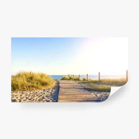 Papier peint passerelle vers la mer en lumière dorée – Wallnifity®