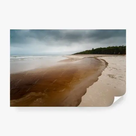 Papier peint rivage tranquille sous un ciel orageux – Wallnifity®