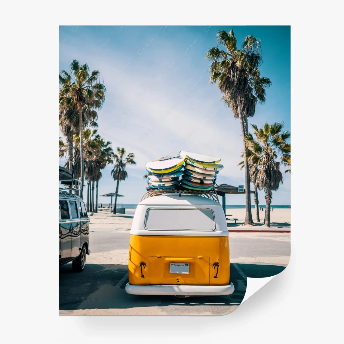Papier peint van rétro jaune à la plage de Californie – Wallnifity® Papier peint van rétro jaune à la plage de Californie – Wallnifity®