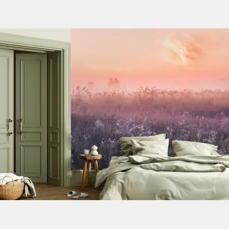 Papier peint aube rosée sur la prairie embrumée – Wallnifity®