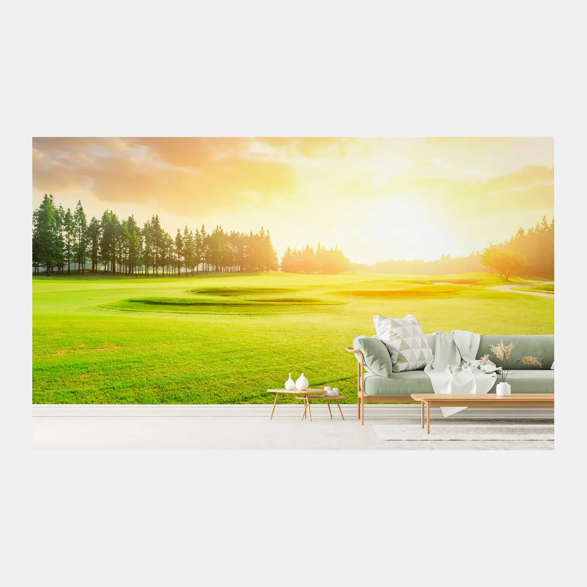 Papier peint coucher de soleil doré sur le gazon et la forêt – Wallnifity®