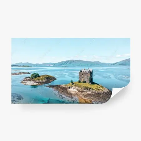 Papier peint château solitaire sur île aux eaux turquoise – Wallnifity®