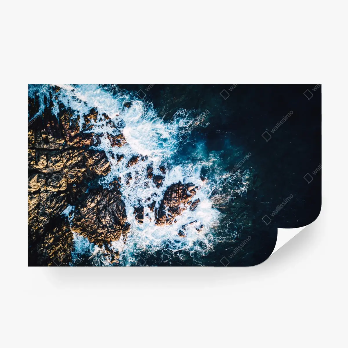 Papier peint vagues puissantes sur côte rocheuse – Wallnifity®