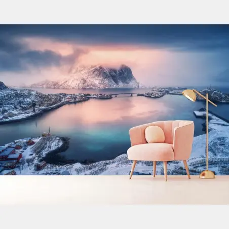 Papier peint crépuscule rose sur fjord enneigé – Wallnifity®