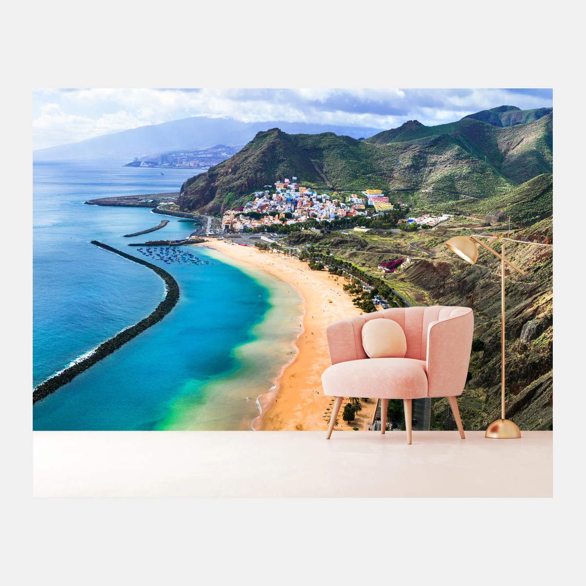 Papier peint rêve côtier : plage dorée et falaises verdoyantes – Wallnifity® Papier peint rêve côtier : plage dorée et falaises verdoyantes – Wallnifity®