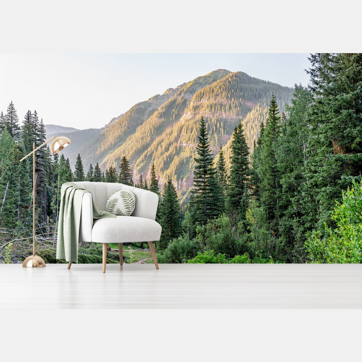 Papier peint forêt alpine baignée de lumière dorée – Wallnifity®