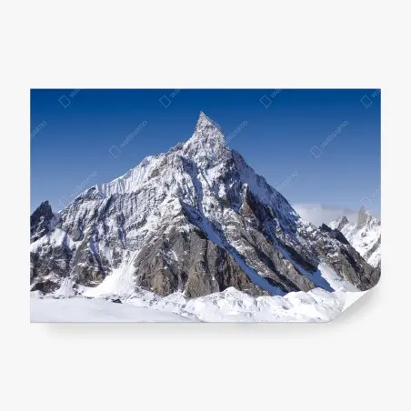 Papier peint sommet alpin enneigé sous un ciel bleu profond – Wallnifity®